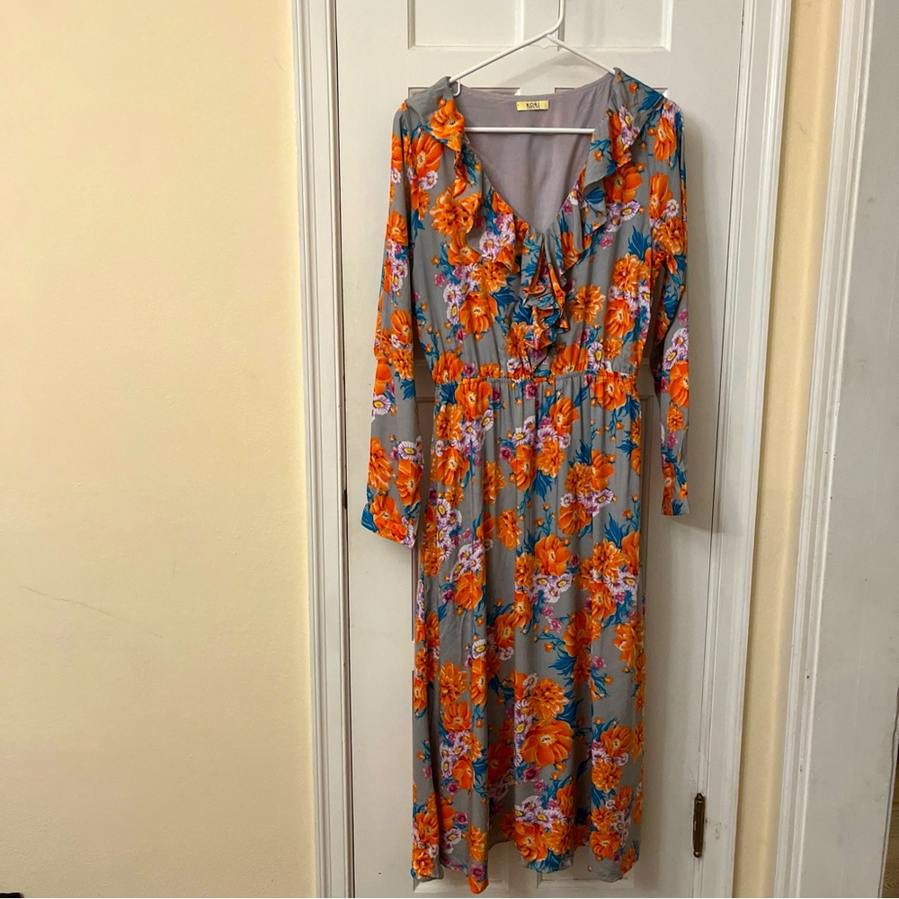 Kori America Beautiful long lined  V neck floral dress